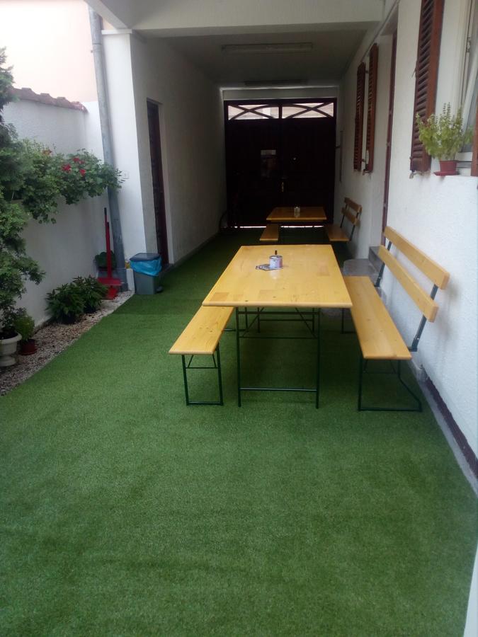 Hostel Corner 021 โนวีซาด ภายนอก รูปภาพ