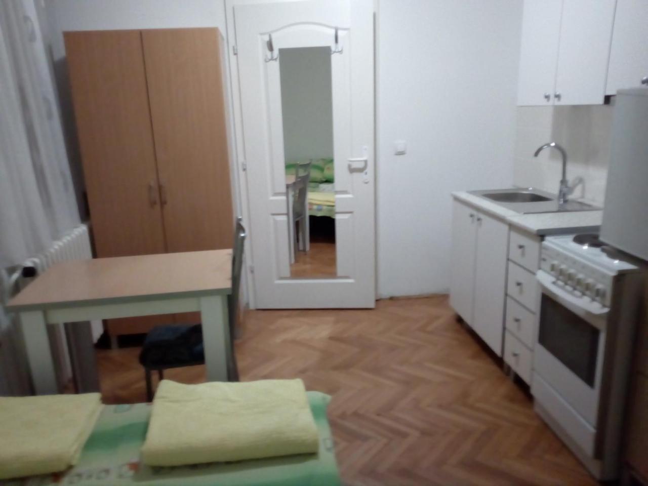 Hostel Corner 021 โนวีซาด ภายนอก รูปภาพ