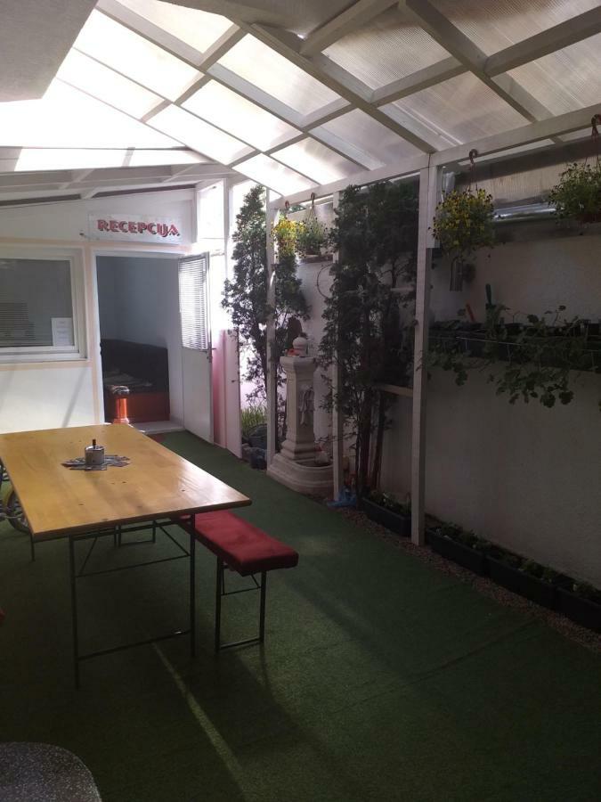 Hostel Corner 021 โนวีซาด ภายนอก รูปภาพ